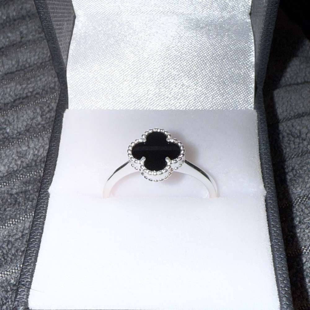 Elegant Black Clover 925 Silver Ring